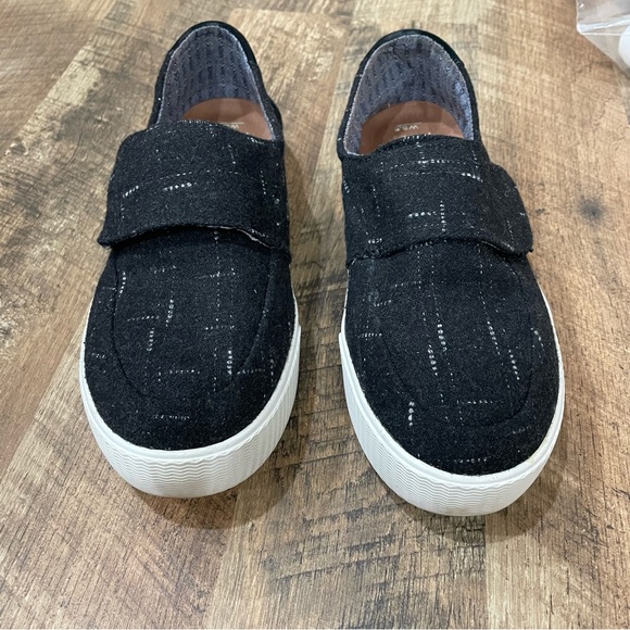 Toms Shoes - Tom’s Velcro Slip On Shoes